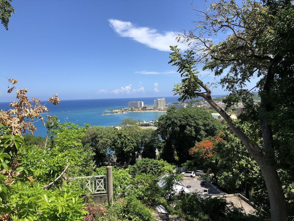 Skycastles Condominiums Ocho Rios Exterior foto