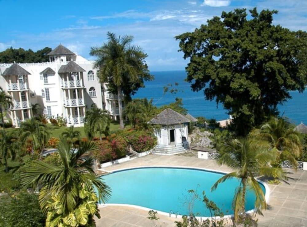 Skycastles Condominiums Ocho Rios Exterior foto