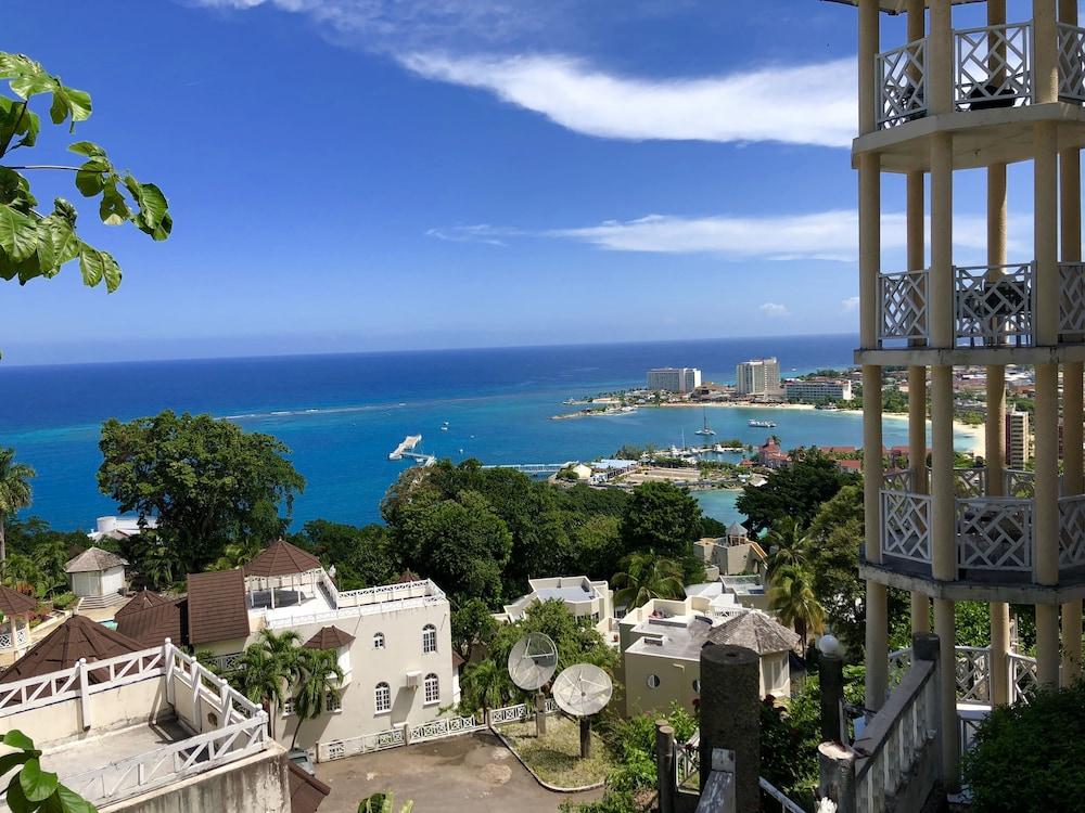 Skycastles Condominiums Ocho Rios Exterior foto