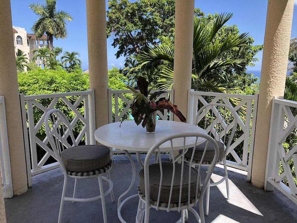 Skycastles Condominiums Ocho Rios Exterior foto